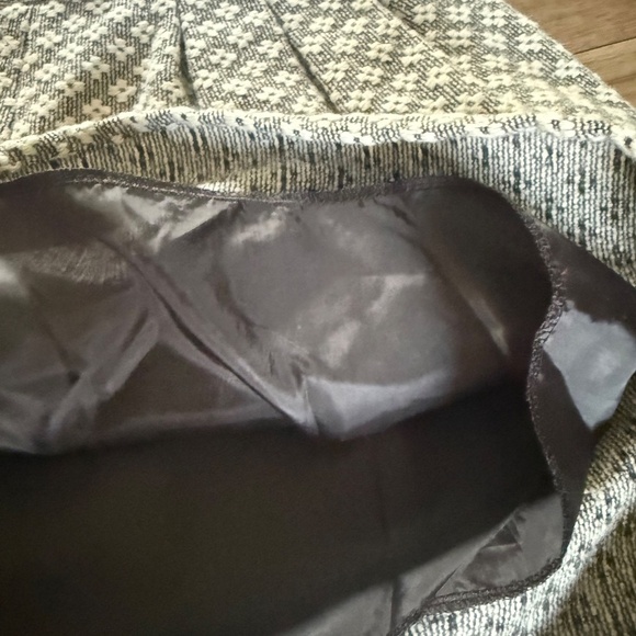 High Quality | Size XS | Thick Pleated Fall Skirt - Picture 5 of 6